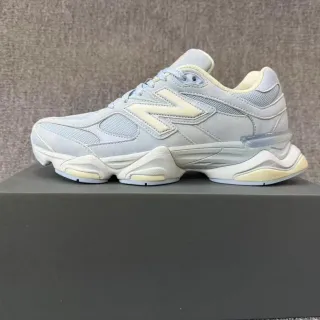 New Balance 9060 Gris clair et Off-White chunky sneakers