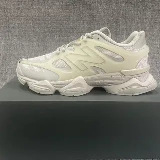 New Balance 9060 Off-White tênis com sola grossa