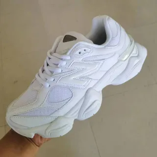 New Balance 9060 白色厚底运动鞋
