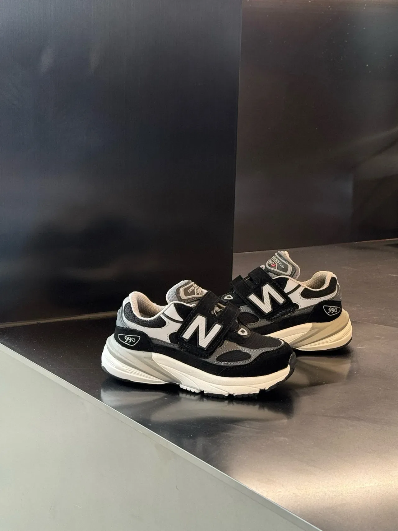 New Balance 990 灰色黑色 厚底轮廓 双魔术贴 生活方式运动鞋 3