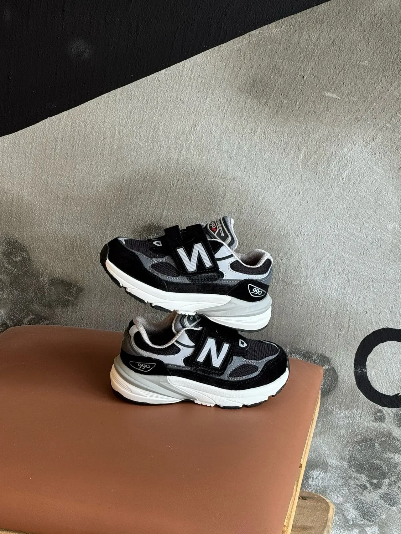 New Balance 990 灰色黑色 厚底轮廓 双魔术贴 生活方式运动鞋 10