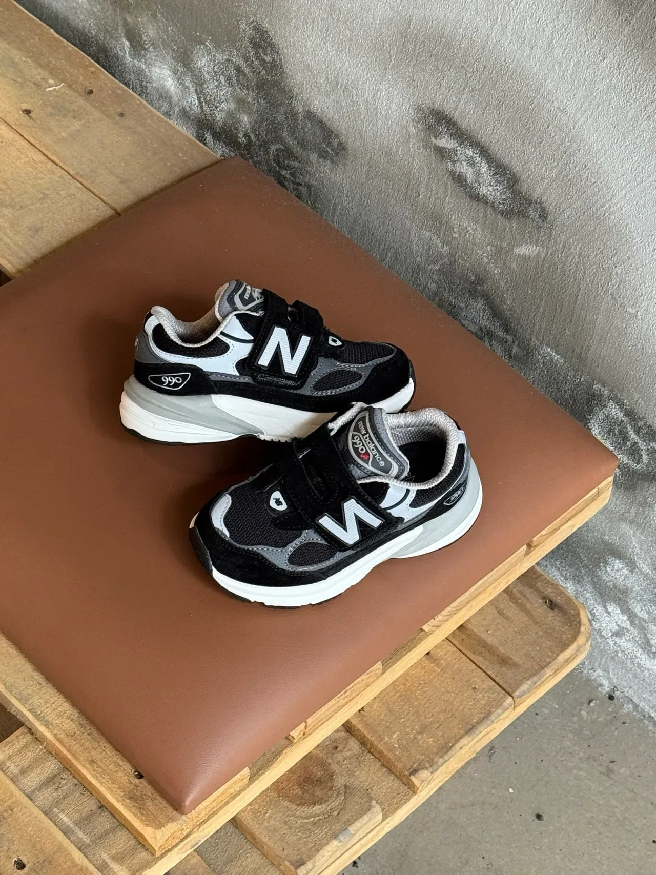 New Balance 990 灰色黑色 厚底轮廓 双魔术贴 生活方式运动鞋 11