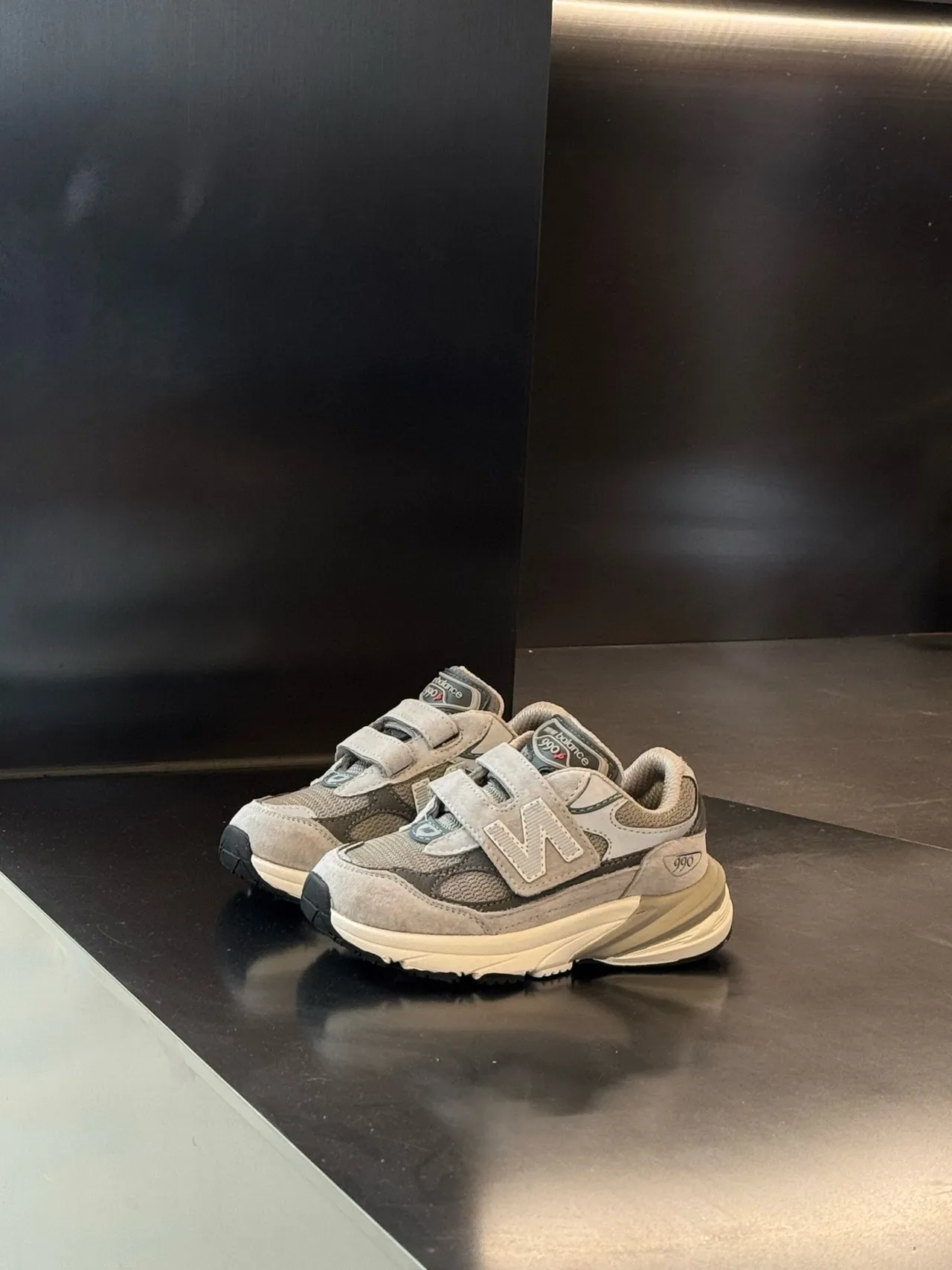 New Balance 990 灰色黑色 厚底轮廓 双魔术贴 生活方式运动鞋 16