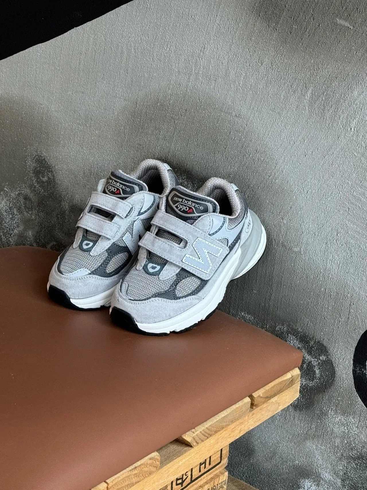 New Balance 990 灰色黑色 厚底轮廓 双魔术贴 生活方式运动鞋 18