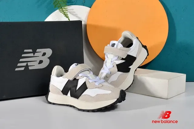 New Balance Beige Noir Retro Runner Velcro Sangle Baskets Lifestyle 4