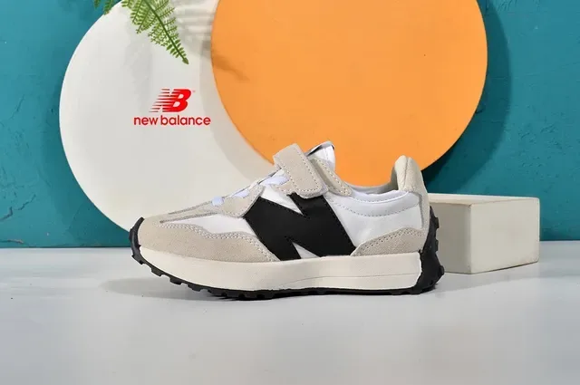 New Balance Beige Noir Retro Runner Velcro Sangle Baskets Lifestyle 10