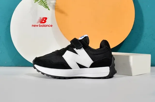 New Balance Beige Noir Retro Runner Velcro Sangle Baskets Lifestyle 11