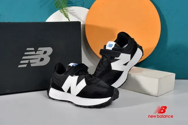New Balance Beige Noir Retro Runner Velcro Sangle Baskets Lifestyle 13