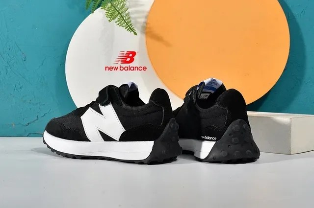 New Balance Beige Noir Retro Runner Velcro Sangle Baskets Lifestyle 15