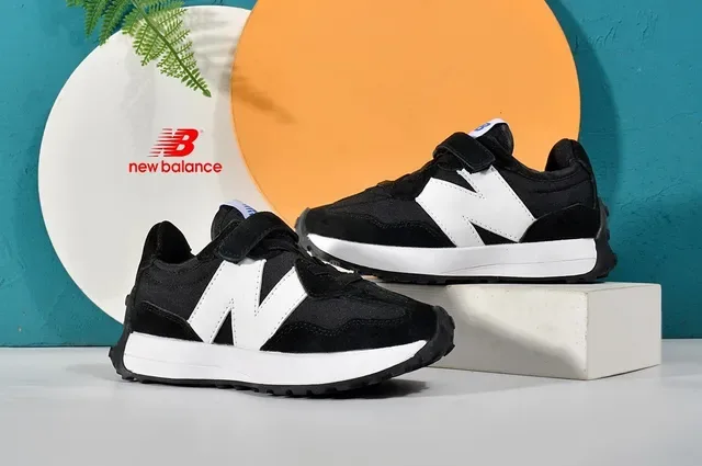 New Balance Beige Noir Retro Runner Velcro Sangle Baskets Lifestyle 17
