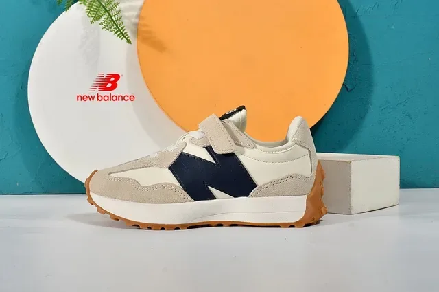 New Balance Beige Noir Retro Runner Velcro Sangle Baskets Lifestyle 23