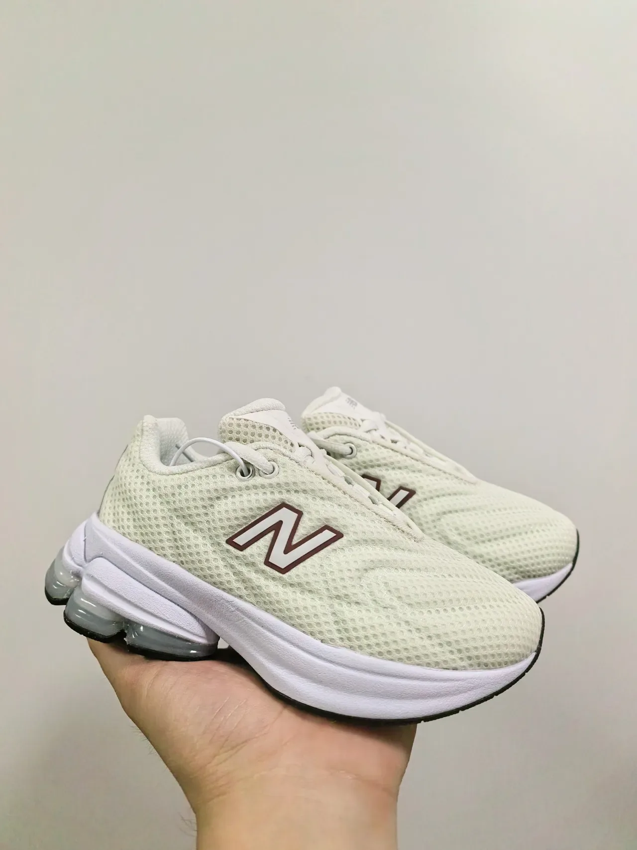New Balance Beige Pink Mesh Upper Thick Air-Pod Midsole Chunky Sneakers 20