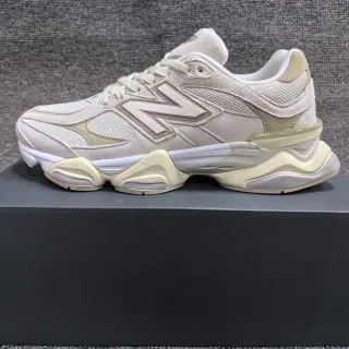 New Balance Beige Blanc Semelle Multicouche Tissu de Maille Mixte et Daim Supérieur Baskets Chunky