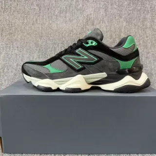 New Balance 黑绿雕塑中底 网面和麂皮鞋面 厚底运动鞋