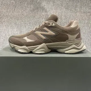 New Balance Marrom Bege Solado de múltiplas camadas Malha e painéis sintéticos Sneakers chunky