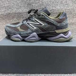 New Balance 灰色军绿 多层鞋底 混合麂皮和网面鞋面 厚底运动鞋