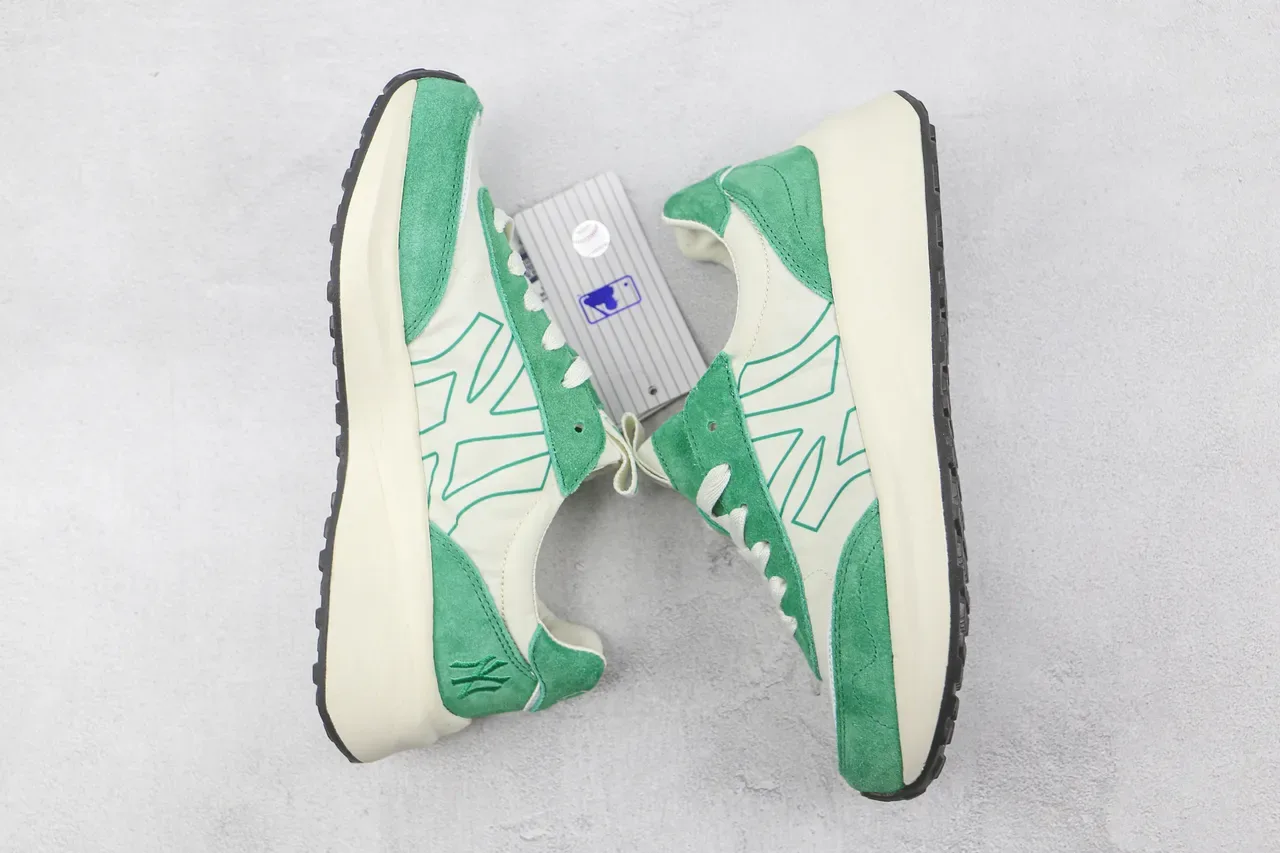 New Balance Tênis Chunky Verde Bege Silhueta Retro Runner Suede e Têxtil 2