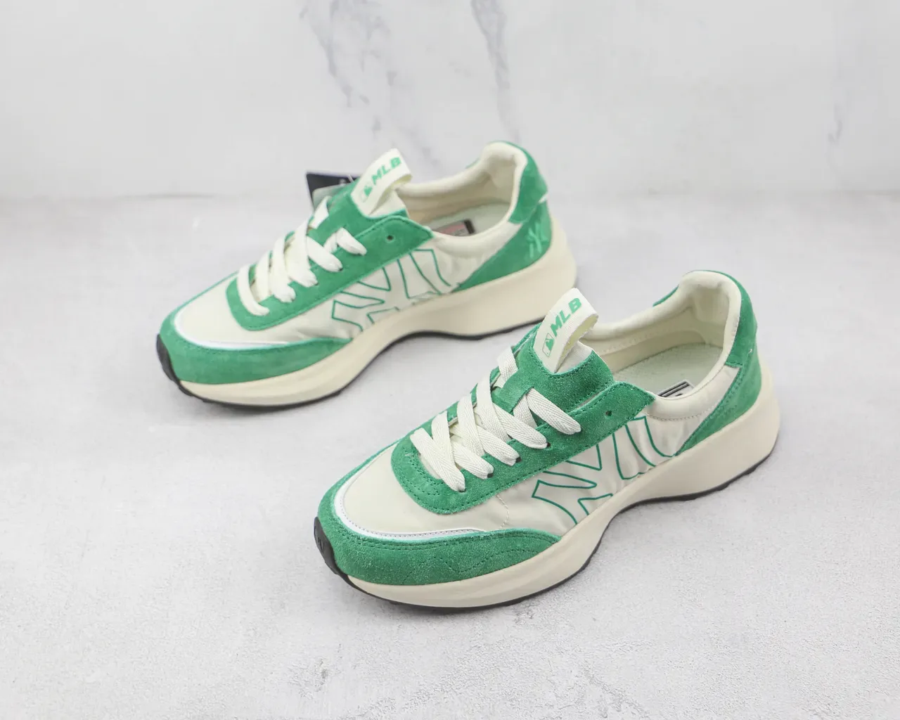 New Balance Tênis Chunky Verde Bege Silhueta Retro Runner Suede e Têxtil 4