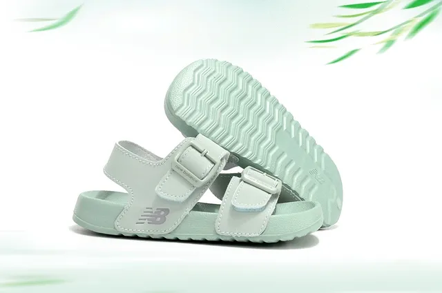 New Balance Sandálias Casuais para Crianças com Fivela de Duas Tiras 7