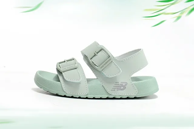 New Balance Sandálias Casuais para Crianças com Fivela de Duas Tiras 11