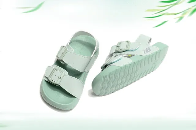 New Balance Sandálias Casuais para Crianças com Fivela de Duas Tiras 12