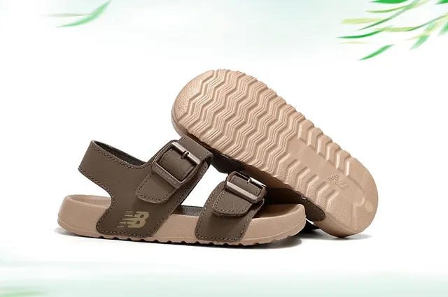 New Balance Sandálias Casuais para Crianças com Fivela de Duas Tiras 16