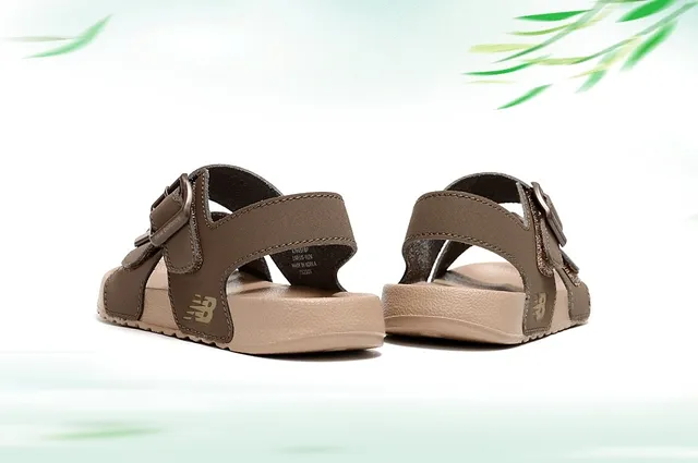 New Balance Sandálias Casuais para Crianças com Fivela de Duas Tiras 17