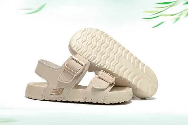 New Balance Sandálias Casuais para Crianças com Fivela de Duas Tiras 23