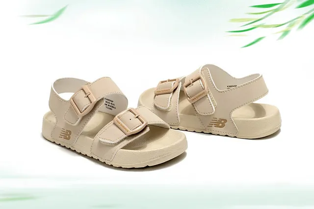 New Balance Sandálias Casuais para Crianças com Fivela de Duas Tiras 24