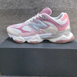 New Balance 粉白 Wave 中底 混合麂皮和网面鞋面 厚底运动鞋