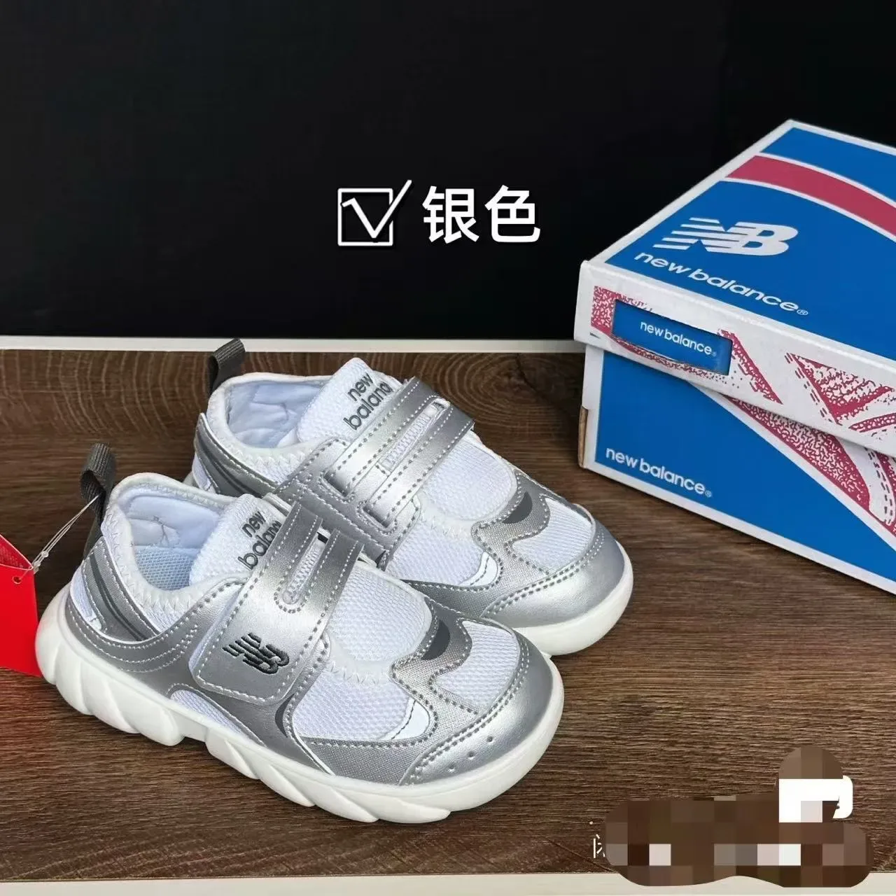 New Balance Prateado Branco Dupla Velcro Alça Fechamento Malha e Sobreposição Sintética Construção Tênis Lifestyle 3