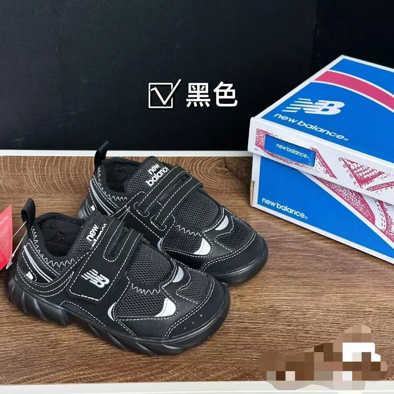 New Balance Prateado Branco Dupla Velcro Alça Fechamento Malha e Sobreposição Sintética Construção Tênis Lifestyle 4