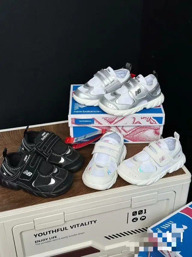 New Balance Prateado Branco Dupla Velcro Alça Fechamento Malha e Sobreposição Sintética Construção Tênis Lifestyle 6