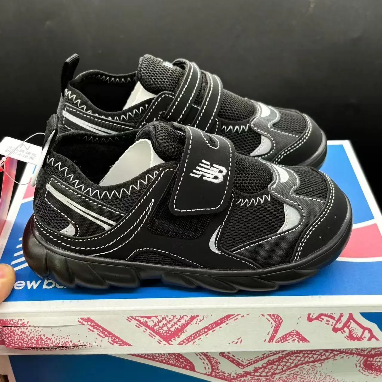 New Balance Prateado Branco Dupla Velcro Alça Fechamento Malha e Sobreposição Sintética Construção Tênis Lifestyle 10