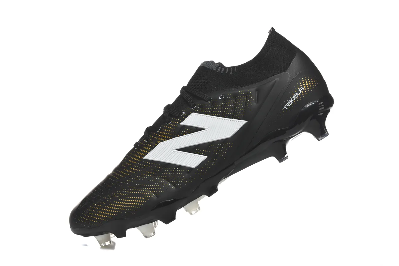New Balance Tekela Preto e Dourado Baixo-Corte Colar Ajustado a Meia Campo Firme Sapatos de Futebol 4