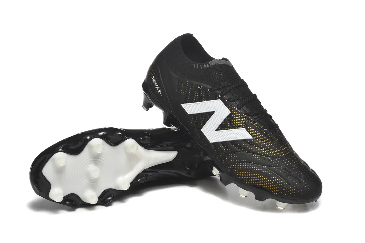 New Balance Tekela Preto e Dourado Baixo-Corte Colar Ajustado a Meia Campo Firme Sapatos de Futebol 7