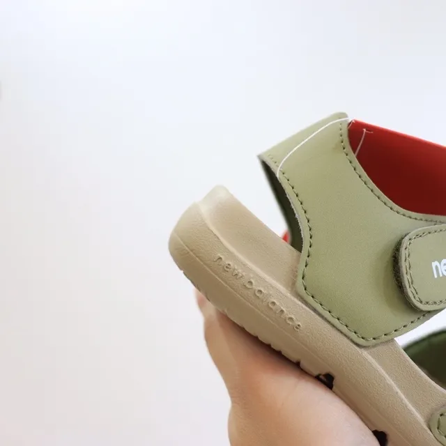 New Balance টু-স্ট্র্যাপ ভেলক্রো স্যান্ডেলস কিডস ক্যাজুয়াল স্যান্ডেলস 18