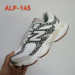 New Balance 白色黑色豹纹叠层雕塑中底厚底运动鞋