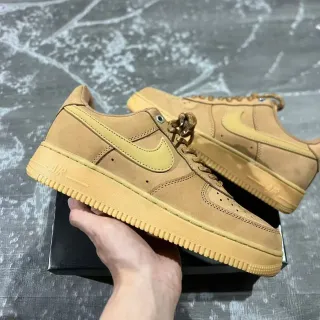 Nike Air Force 1 أحادي اللون بني فاتح جلد ناعم أحذية أسلوب حياة