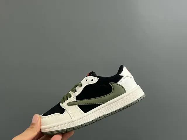 Nike Air Force 1 White Black Lifestyle Sneakers 17