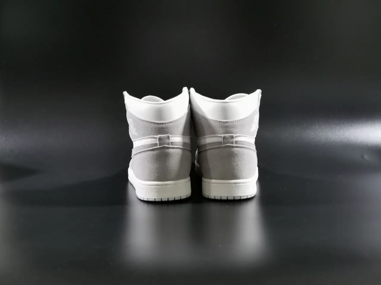 Nike Air Jordan 1 ग्रे सूड हाई-टॉप बास्केटबॉल जूते 9