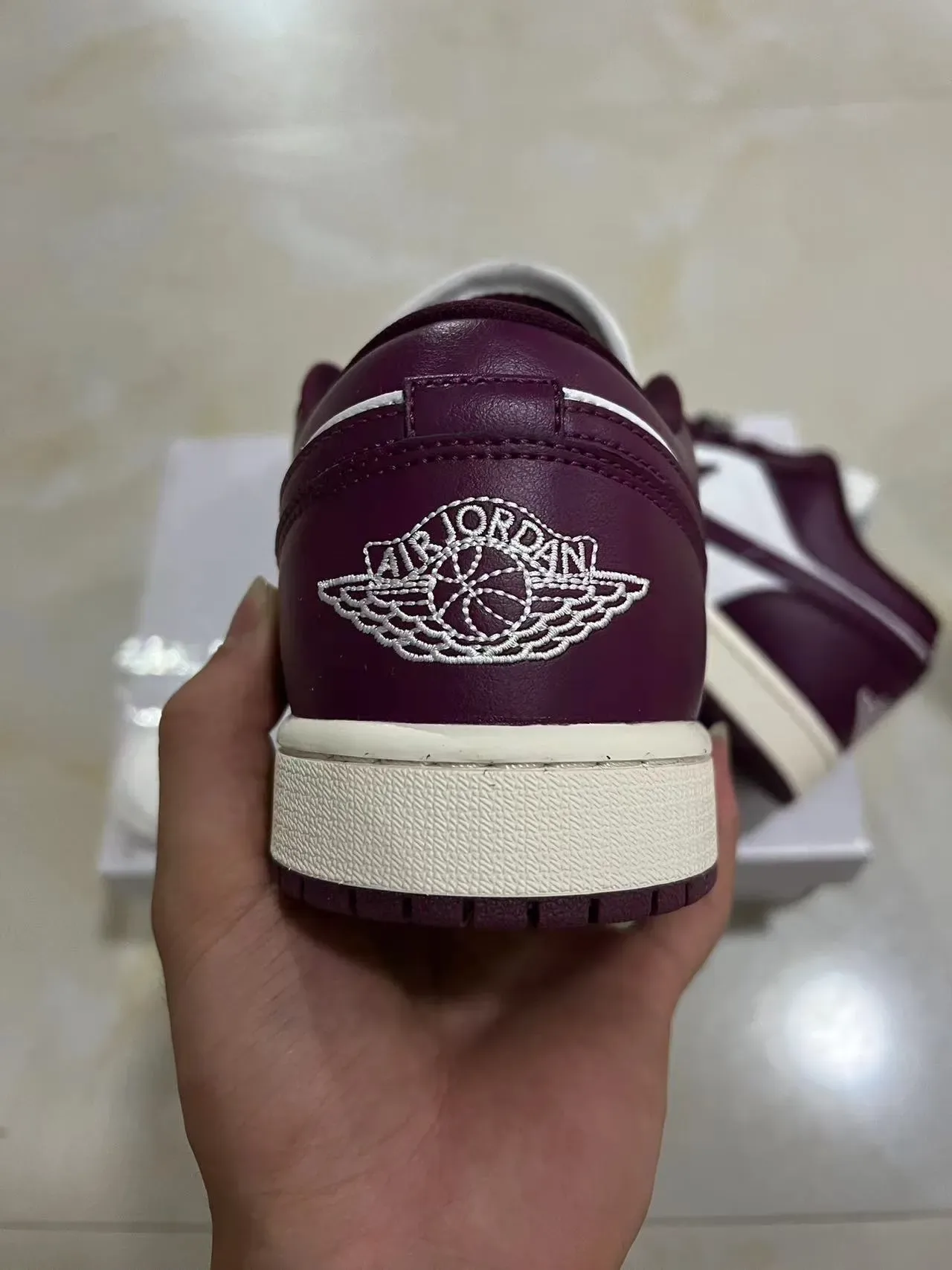 Nike Air Jordan 1 Low Borgonha e Branco Sneakers Lifestyle 8