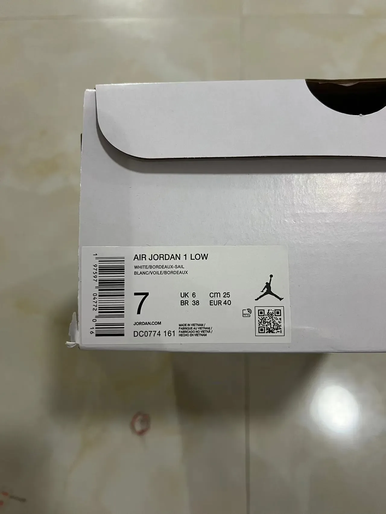 Nike Air Jordan 1 Low Borgonha e Branco Sneakers Lifestyle 10