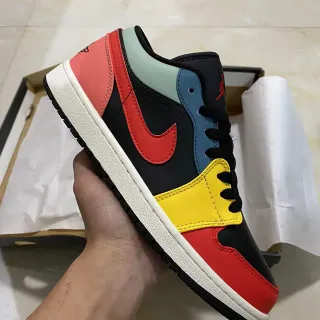 سينيكرز لايف ستايل Nike أير جوردان 1 مالتي كولور
