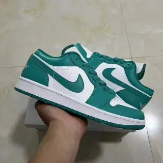 Nike Air Jordan 1 تيل وأبيض لايف ستايل سنيكرز