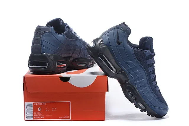 Nike Air Max 95 Navy Lifestyle Sneakers 6