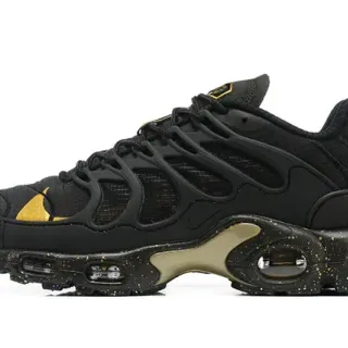 Nike Air Max Plus Zapatos Lifestyle Negro y Oro