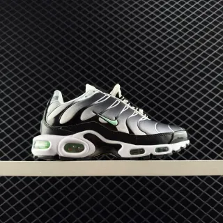 Nike Air Max Plus Black Silver Green حذاء سنيكرز لايف ستايل