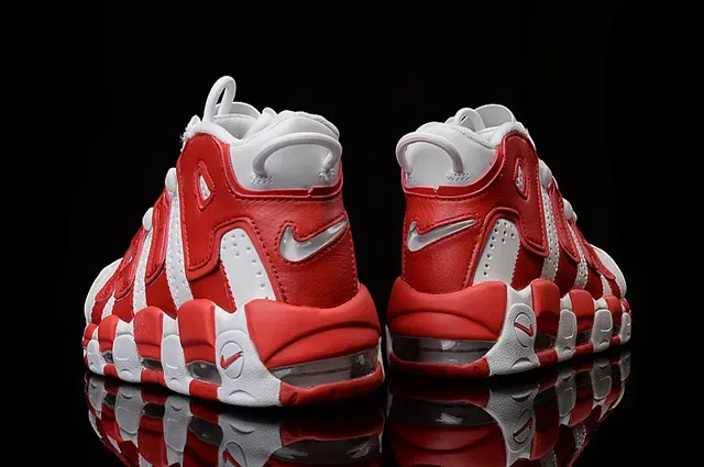 Nike Air More Uptempo Tênis de Basquete Branco e Vermelho 2
