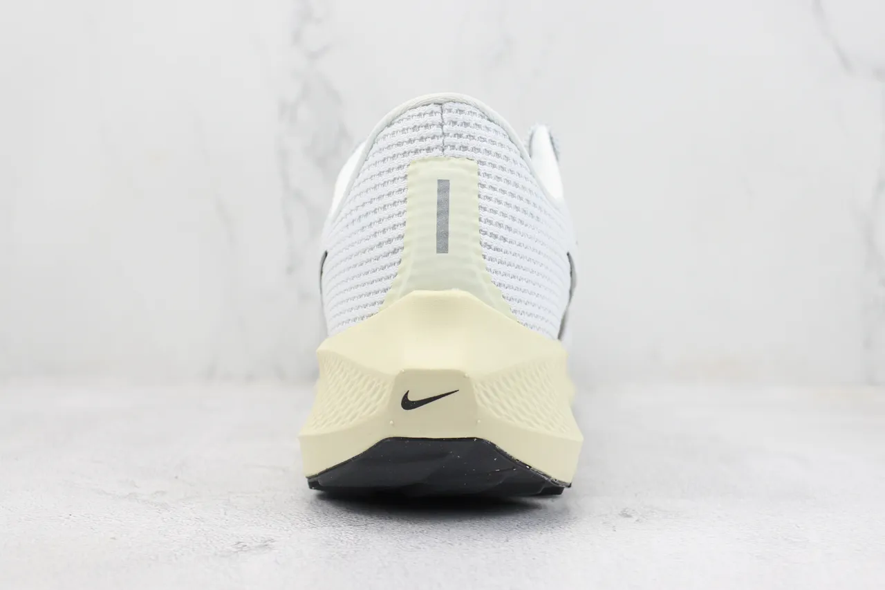 Nike Air Zoom Pegasus 40 সাদা ক্রিম কালো রানিং শু 9